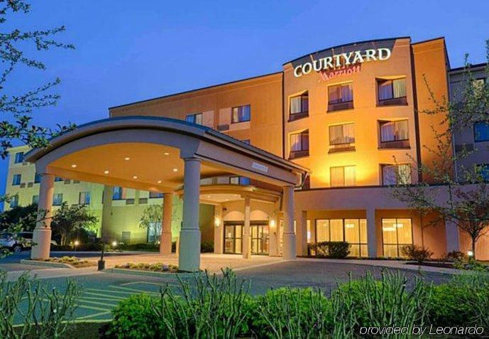 Courtyard By Marriott Salisbury Hotel Exterior photo